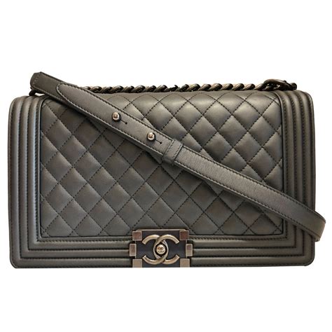 chanel classic flap vs boy bag|chanel boy bag old medium.